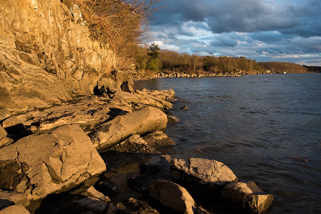 Hudson &mdash; Hudson River at Norrie State Park
