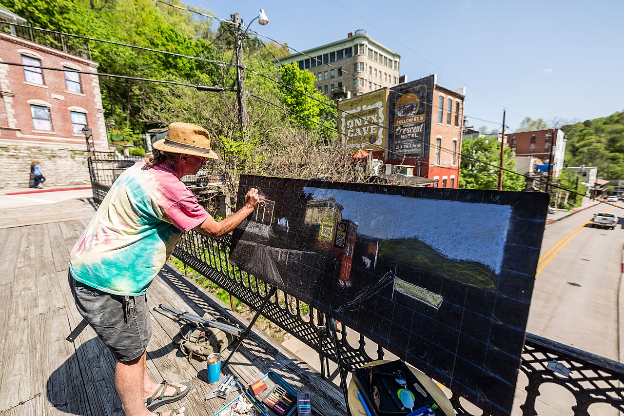 Eureka Springs &mdash; Artist working in downtown Eureka Springs, Arkansas