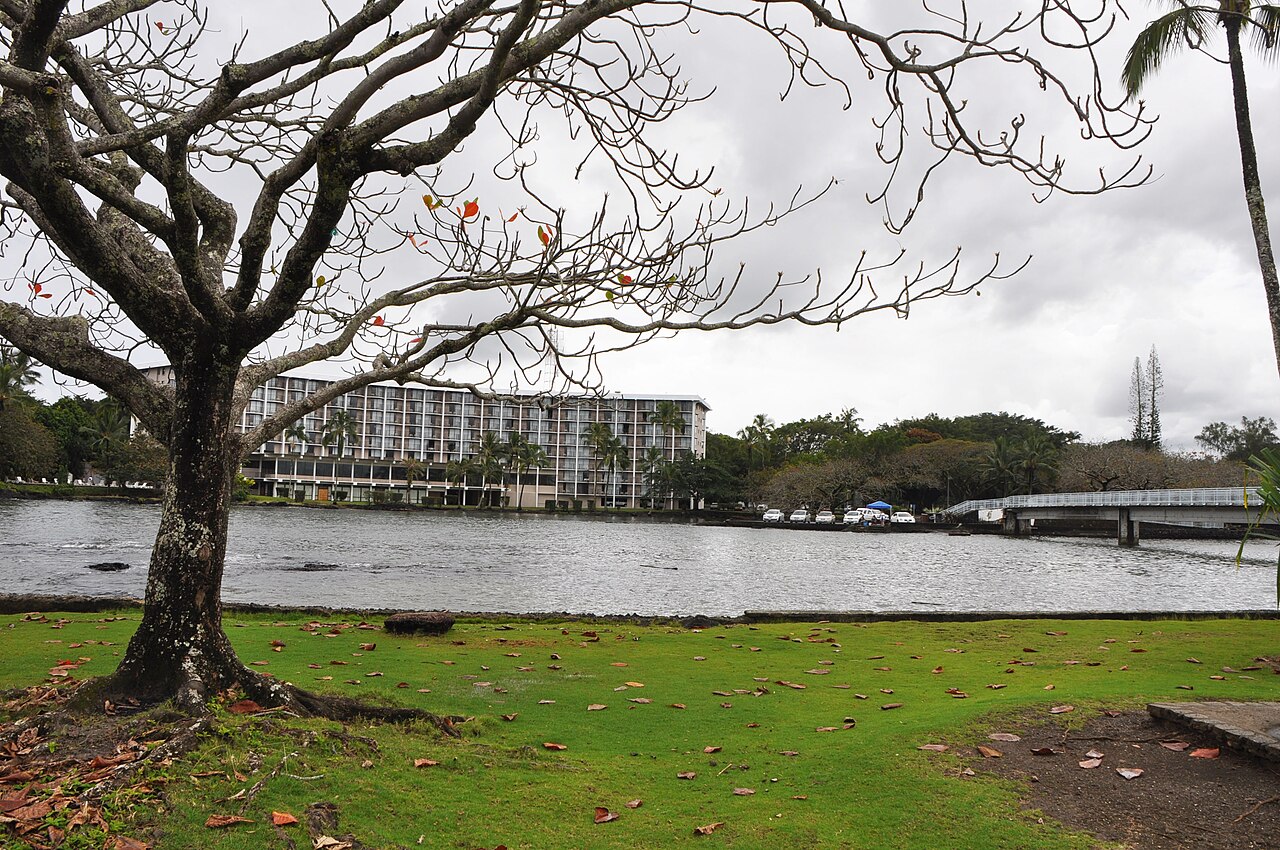 Hilo — Hilo Hawaiian Hotel on Hilo Bay
