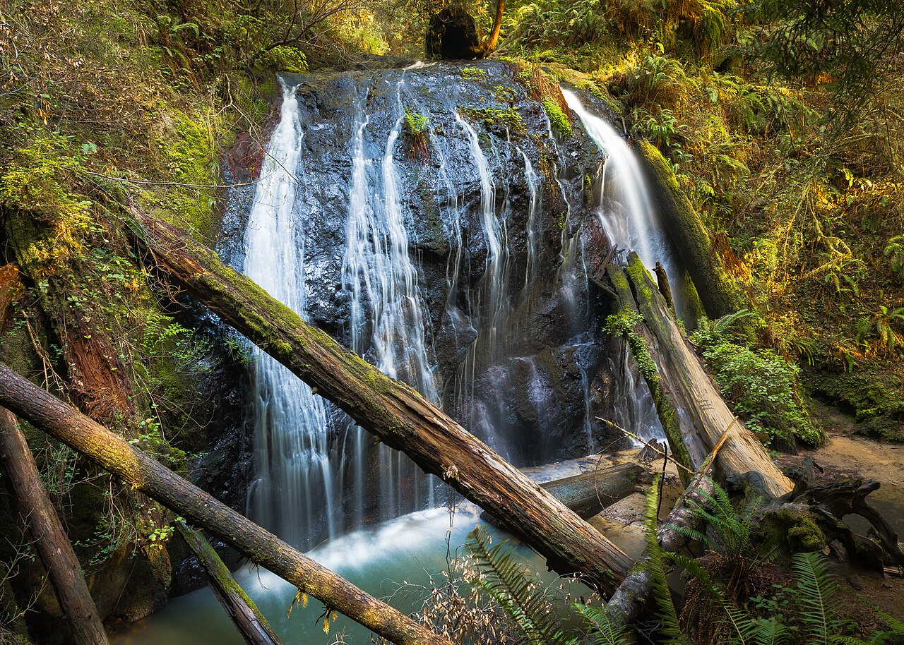 Mendocino &mdash; Waterfall in Russian Gulch State Park