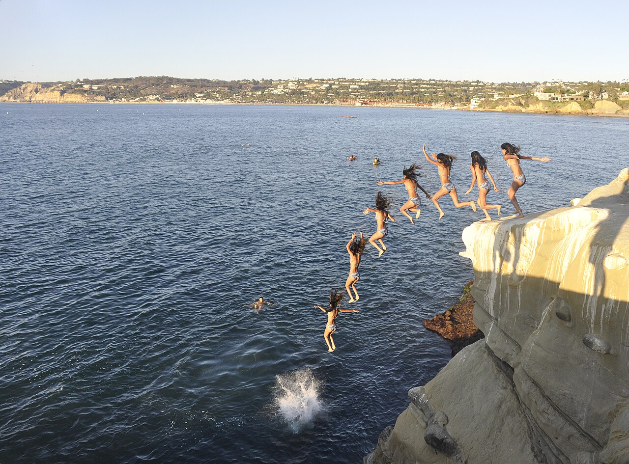 La Jolla — La Jolla Cove cliff diving - 02