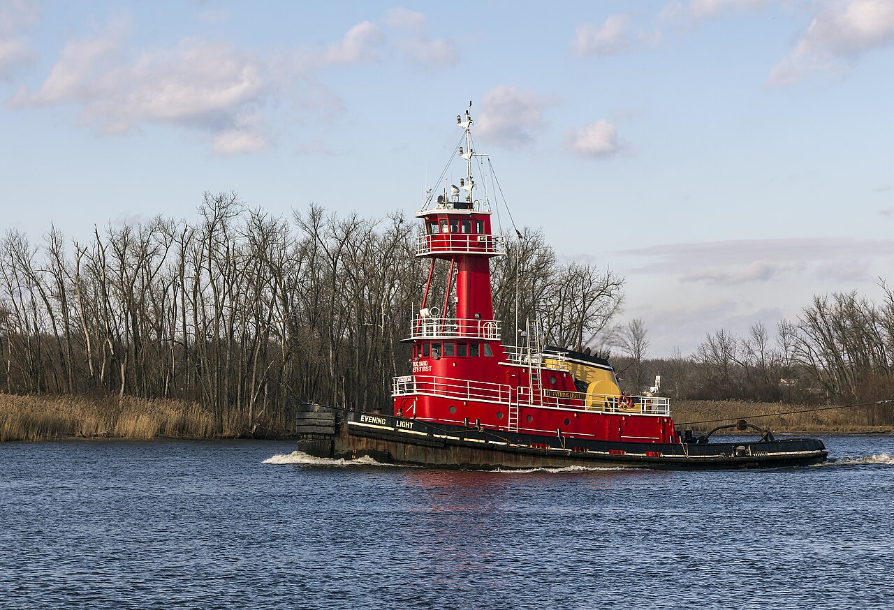 Hudson &mdash; Tug Evening Light Hudson NY1