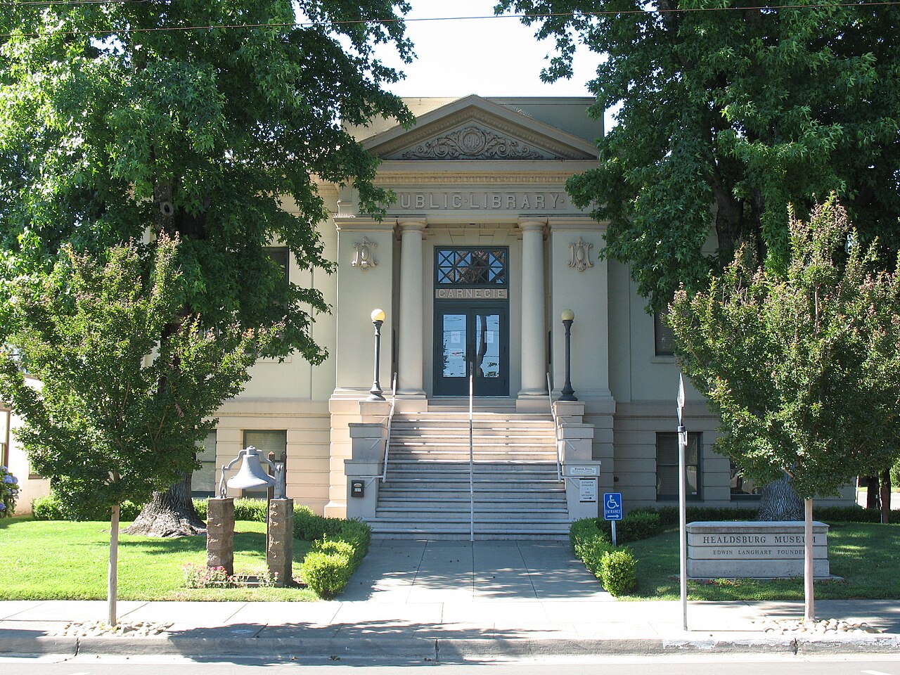 Healdsburg &mdash; Healdsburg Carnegie Library, 221 Matheson St., Healdsburg, CA 7-3-2010 4-29-17 PM