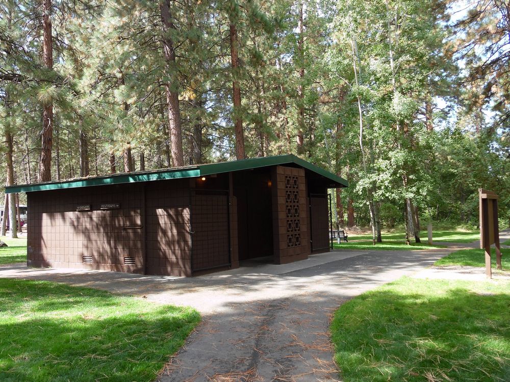 Sisters &mdash; Sisters Creekside Campground facilities, Sisters, Oregon