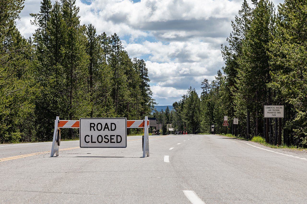 West Yellowstone &mdash; West Yellowstone (MT, USA), Yellowstone Avenue, Zufahrt zum Yellowstone National Park -- 2022 -- 2389