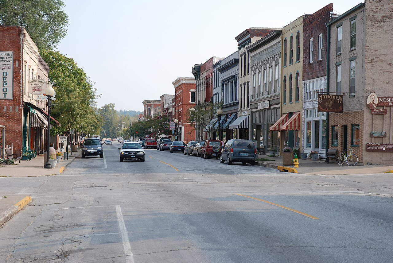 Hannibal — Main Street Hannibal Missouri southwards
