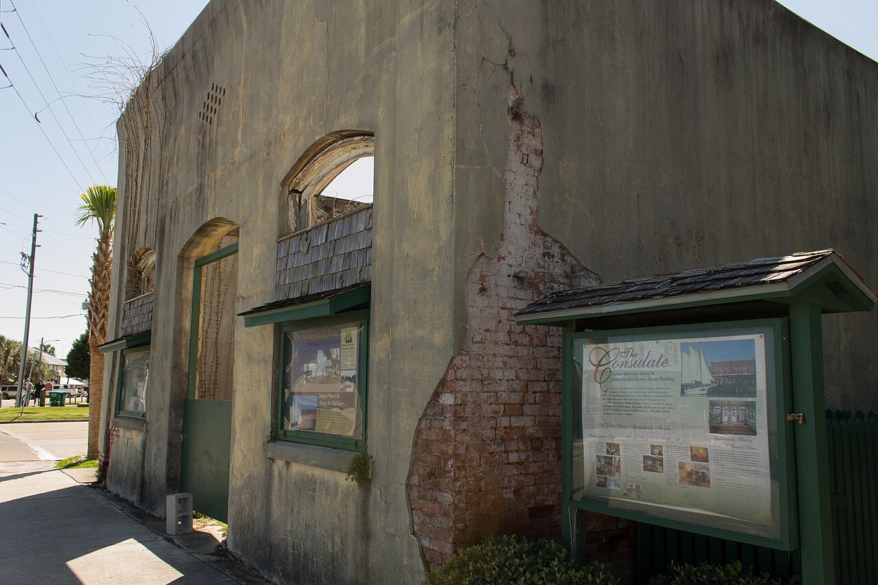 Apalachicola &mdash; Abandoned Building Apalachicola Riverfront 2